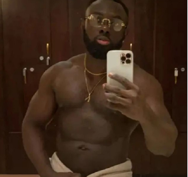 Kofi Asamoah's shower picture has gone viral on the internet