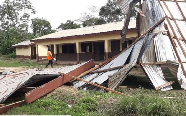 The roof of the new school building for the Patakro & the Woman No Good communities were ripped off