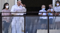 Di 84-year old bin come out to lead im weekly Sunday prayers from di Balcony of di Gemelli Hospital