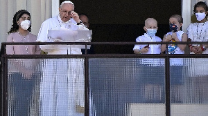 Di 84-year old bin come out to lead im weekly Sunday prayers from di Balcony of di Gemelli Hospital