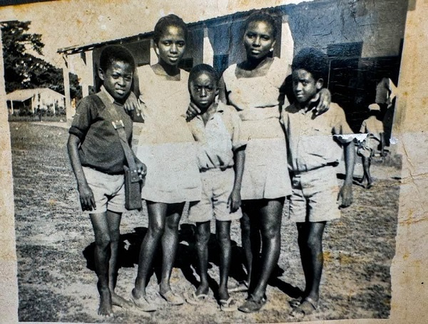 Dr Mahamudu Bawumia (middle) with his four siblings