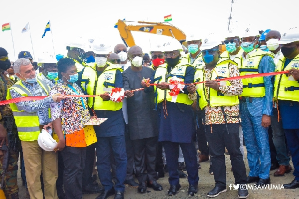 Dr Bawumia cutting the ribbon to open the project