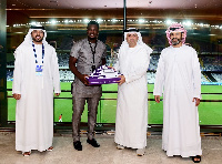 Asamoah Gyan receiving his award