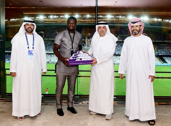 Asamoah Gyan receiving his award