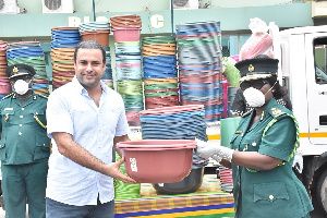 The donations took place at various times at the forecourt of the National Headquarters of the GIS