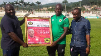 Issah Amadu being rewarded by some Kotoko fans