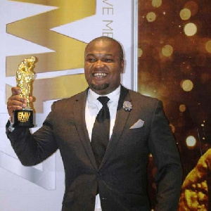 Yaw Sakyi with his award