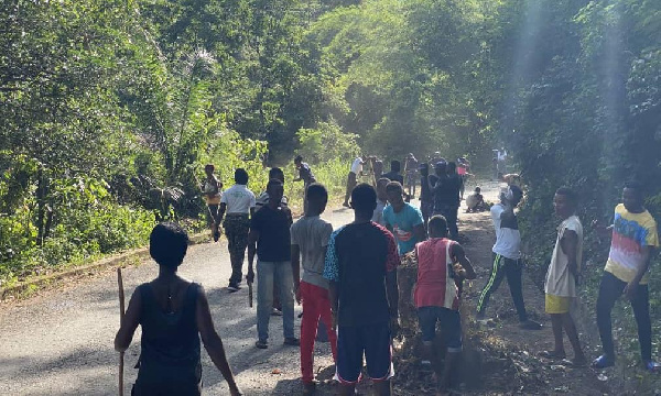 Some community members participating in the clean up exercise