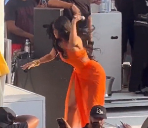 Cardi B throwing a mic at someone in the crowd /Photo credit: Wikimedia Commons