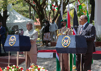 President Uhuru Kenyatta (right) at a joint press briefing with visiting Burundian president