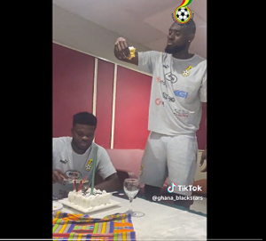 Thomas Partey behind his birthday cake