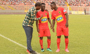 Asante Kotoko coach Maxwell Konadu issuing instructions to players