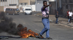 Rioting and violent clashes follow di arrest and jailing of former presido Jacob Zuma