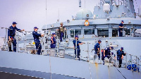 Officers on di HMS Trent warship