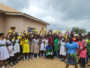 The school children present were supplied with free sanitary pads