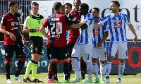 Sulley Muntari confronts the referee during Pescara's defeat at Cagliari