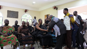 Dan Abodakpi exchanging pleasantries with the Bantamahene at the palace