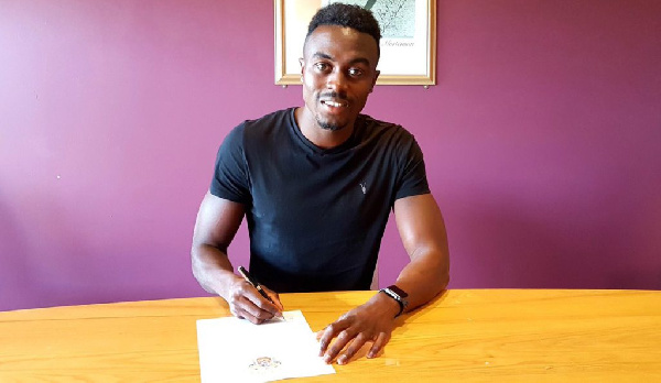 Joe Dodoo has completed a season-long loan move from Scottish club Rangers to Blackpool