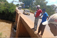 Residents at Tana bridge in Kirinyaga County