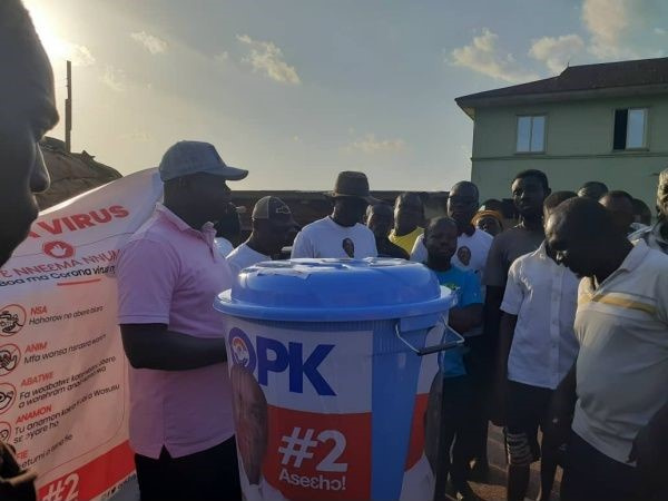 Davis Opoku Ansah distributed Veronica buckets to communities in Mpraeso Constituency