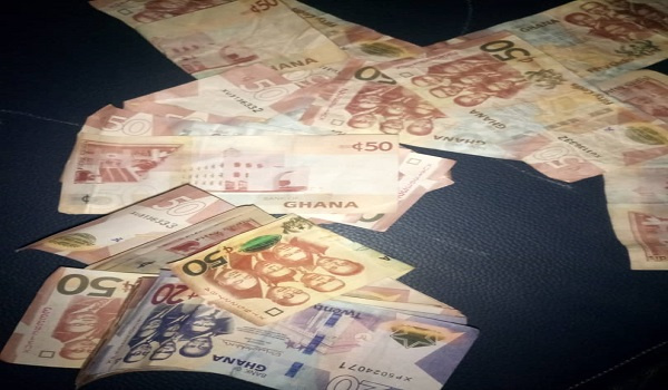 A photo of the fake cedi notes