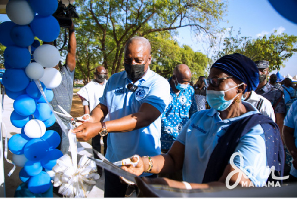 John Mahama joins in cutting the tape for the newly renovated dormitory