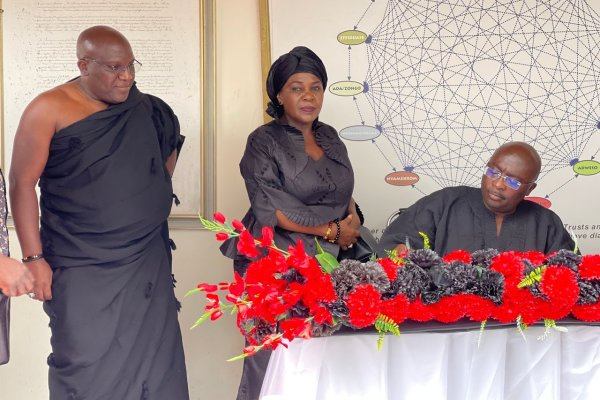 Bawumia signs a book of condolence