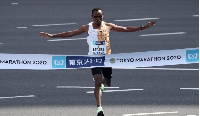 Ethiopia's Birhanu Legese crosses crosses the finish line at the Tokyo Marathon 2020. REUTERS/Athit