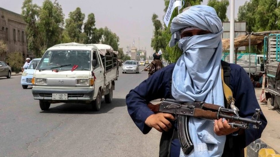 Taliban take over di kontri weeks after US begin troop pullout