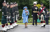 Na Ms Barlow snap Queen Elizabeth during Holyrood Week for 2021