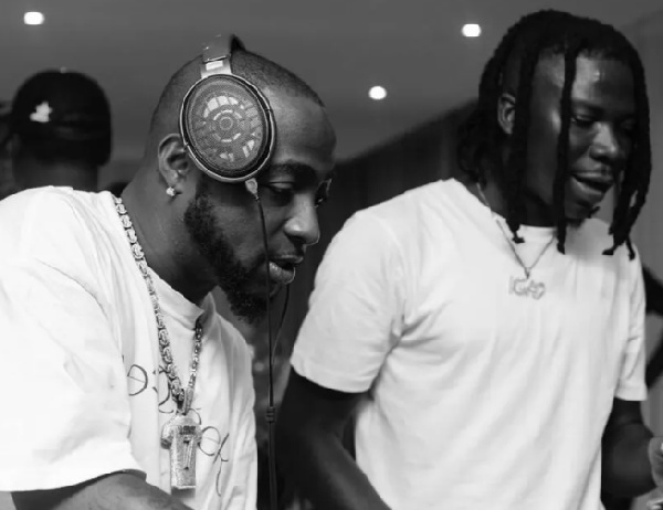 Nigerian singer, Davido hanging out with Stonebwoy