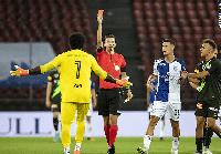 Lawrence Ati Zigi (yellow shirt) received a red cad in St Gallen's game against FC Zurich. 