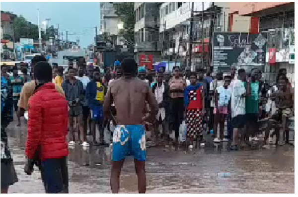 Dome-Kisseman road blocked by users