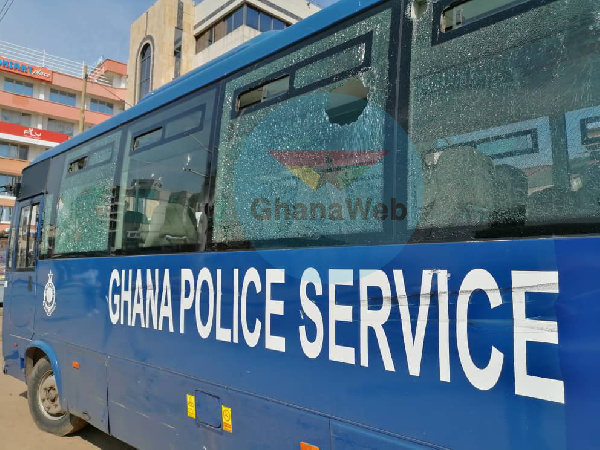 Police bus vandalised by demonstrators