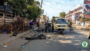 Residents of Agbogbloshie cleaning waste from drains