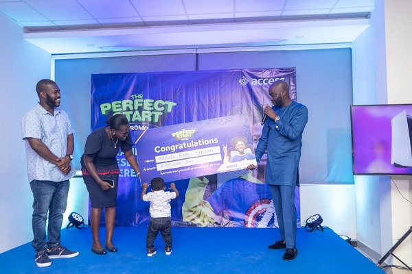 Mr. Olumide Olatunji, MD of Access Bank presenting 1st prize award