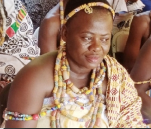 Ohemaa Nyarkoa Onyunkilin, The Queenmother Of The Adele Traditional Area.png