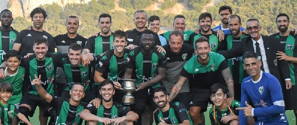 Rahim Ayew and his teammates celebrate their glory