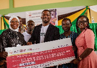 Rainforest Alliance hands over the cheque to cocoa farmers