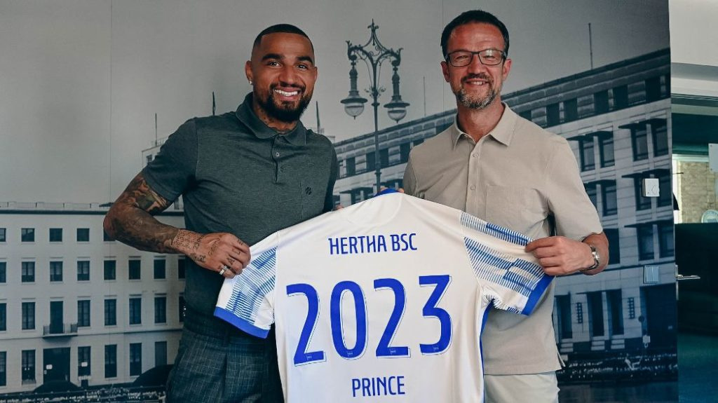 KP Boateng with an official of Hertha Berlin