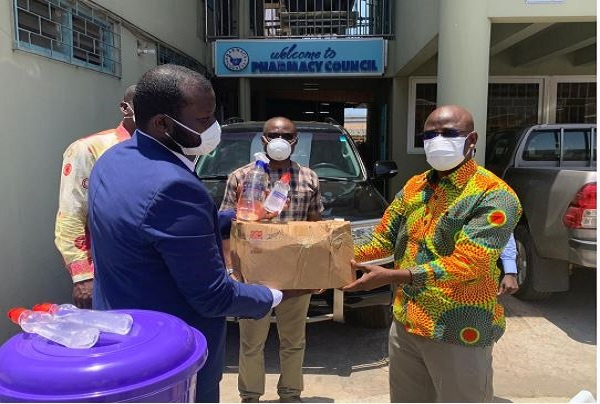 Dr. Audu Rauf receiving the items from Pharmatrust