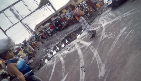 Traders and buyers at Agbogbloshie