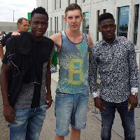 Baba Rahman meets Daniel Opare at Augsburg