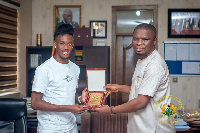 Callum Hudson-Odoi with Sports Minister Mustapha Ussif