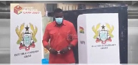 John Dumelo casting his vote