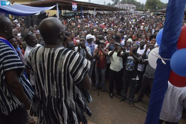 Dr. Mahamudu Bawumia addressing Odoben residents