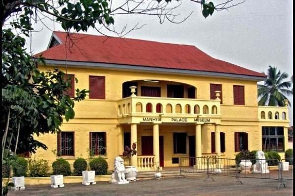 File: The Manhyia Palace Museum in Kumasi