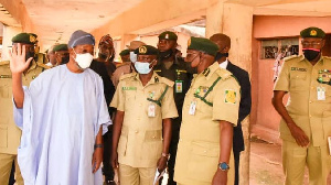 Nigeria Interior Minister (in ahite) wit some senior prison officers