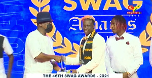 Boxer, Samuel Takyi picking up an award