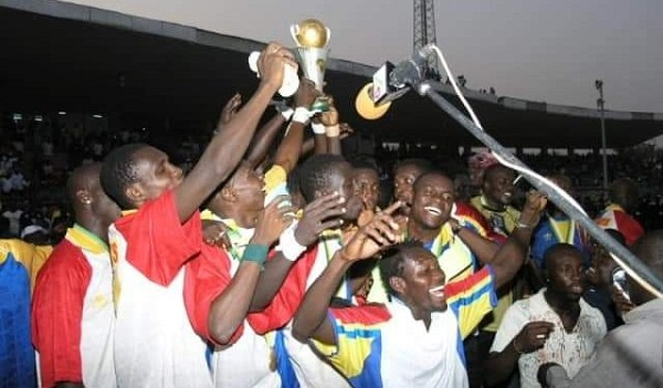 Hearts players celebrating their victory